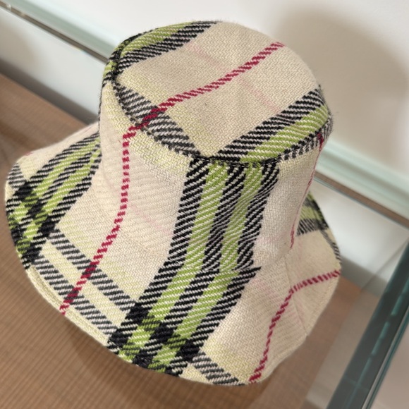 Burberry - Picture 2 of 3